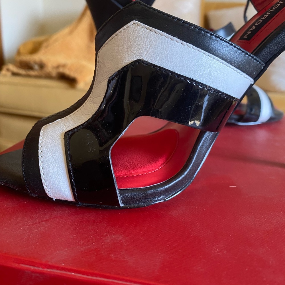 Black and white Charles Jordan heels - Picture 3 of 8